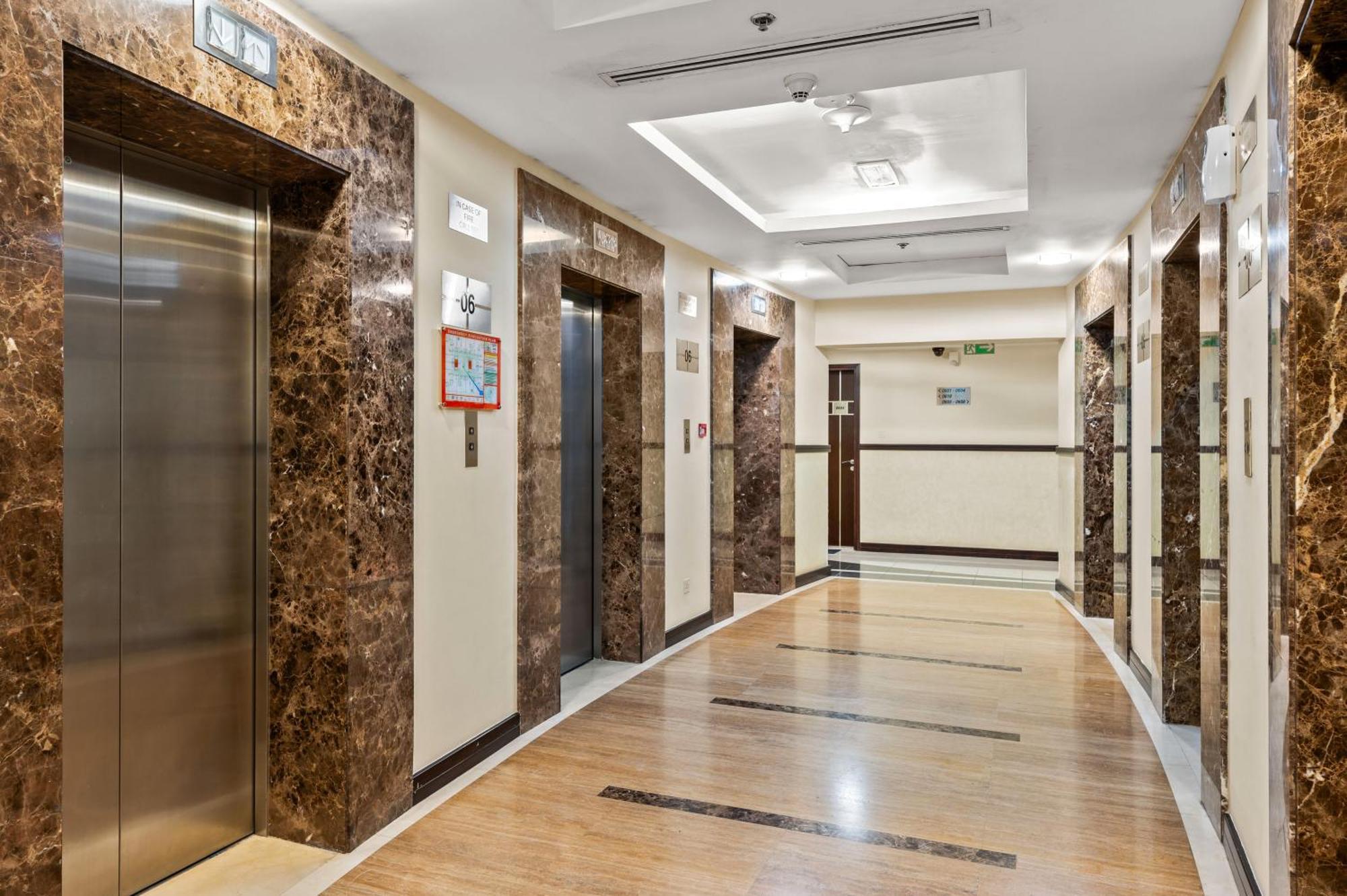 Upscale Studio Full Lake View In Goldcrest View Tower Dubai Bagian luar foto